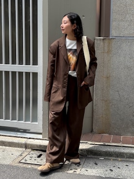 パンツを使った「ブラウンセットアップ」の人気ファッション