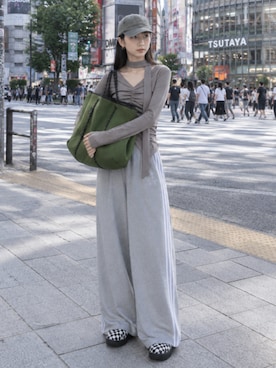 「adidas（アディダス）のadidas/アディダス ORI BOUCLE TP ブークル トラックパンツ ジャージ サイドライン ワイドパンツ メンズ レディース 2026年 秋 秋服 冬 冬服（その他パンツ、グレー系）」を使った、rooptokyo_irさん（レディース・160cm）の秋コーディネート