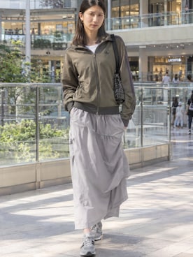 「ROOPTOKYO（ループトウキョウ）のTucked Design Side Ribbon Gather Long Skirt / タックデザイン サイドリボンギャザー ロングスカート 秋物 秋服 2026年秋冬（スカート、グレー系）」を使った、rooptokyo_irさん（レディース・160cm）の秋コーディネート