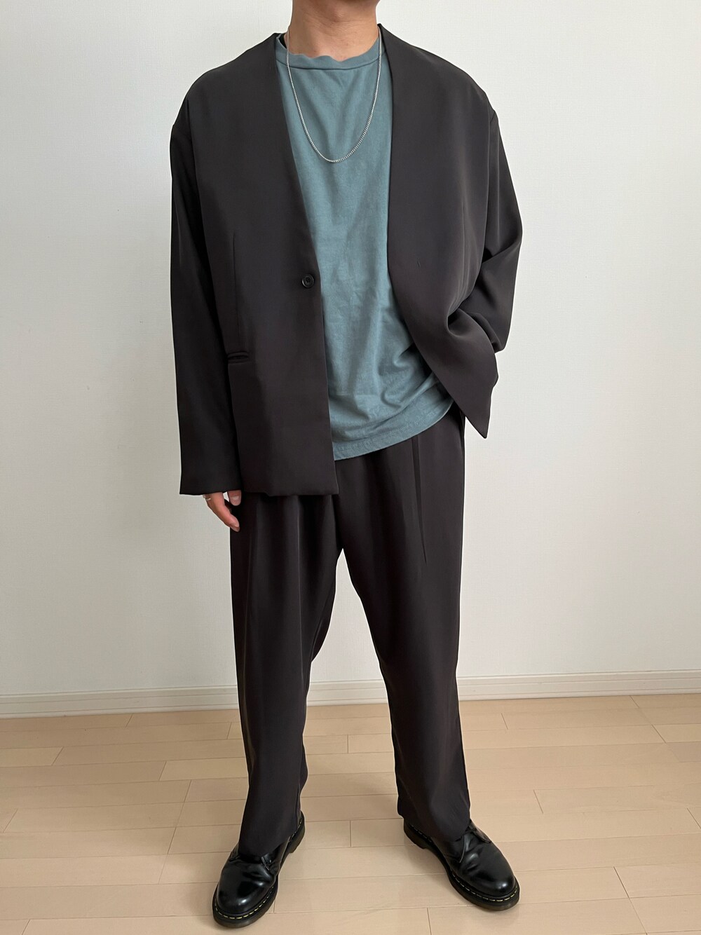 WYM LIDNMのノーカラージャケットを使った人気ファッション