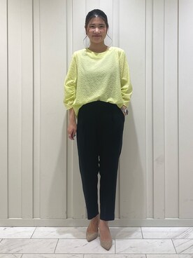 「INDIVI（インディヴィ）の【トレンドシアー！/洗える/サッカー素材】ギャザースリーブブラウス（Shirts、イエロー系）」を使った、YUMEさん（レディース・158cm）の春コーディネート