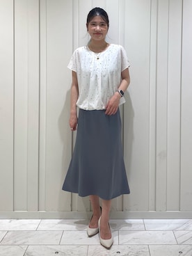 「INDIVI（インディヴィ）の【洗える/UVケア/インナー付】幾何柄コンパクトブラウス（Shirts、ホワイト系）」を使った、YUMEさん（レディース・158cm）の春コーディネート