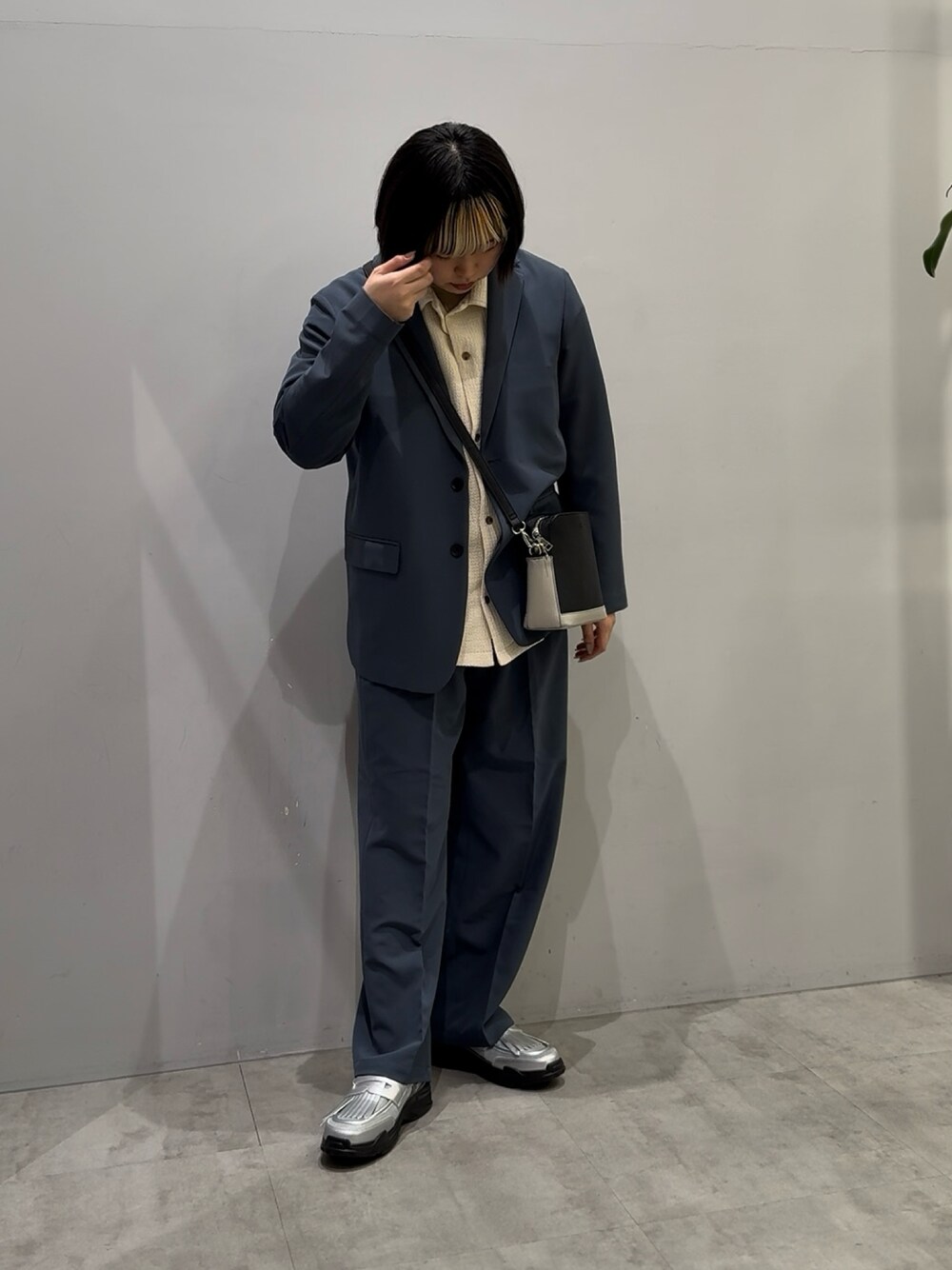 「春コーデ、春服、きれいめコーデ、ベージュ、セットアップ、メンズファッション、メンズライク、ブルーコーデ、ブルベ冬」｜「tk.TAKEO KIKUCHIの【2WAY】スニーカーソールローファー（その他シューズ、シルバー系）」を使った、𝐘𝐔𝐍𝐀さん（骨格ストレート・レディース・165cm）の春コーディネートの1枚目の写真