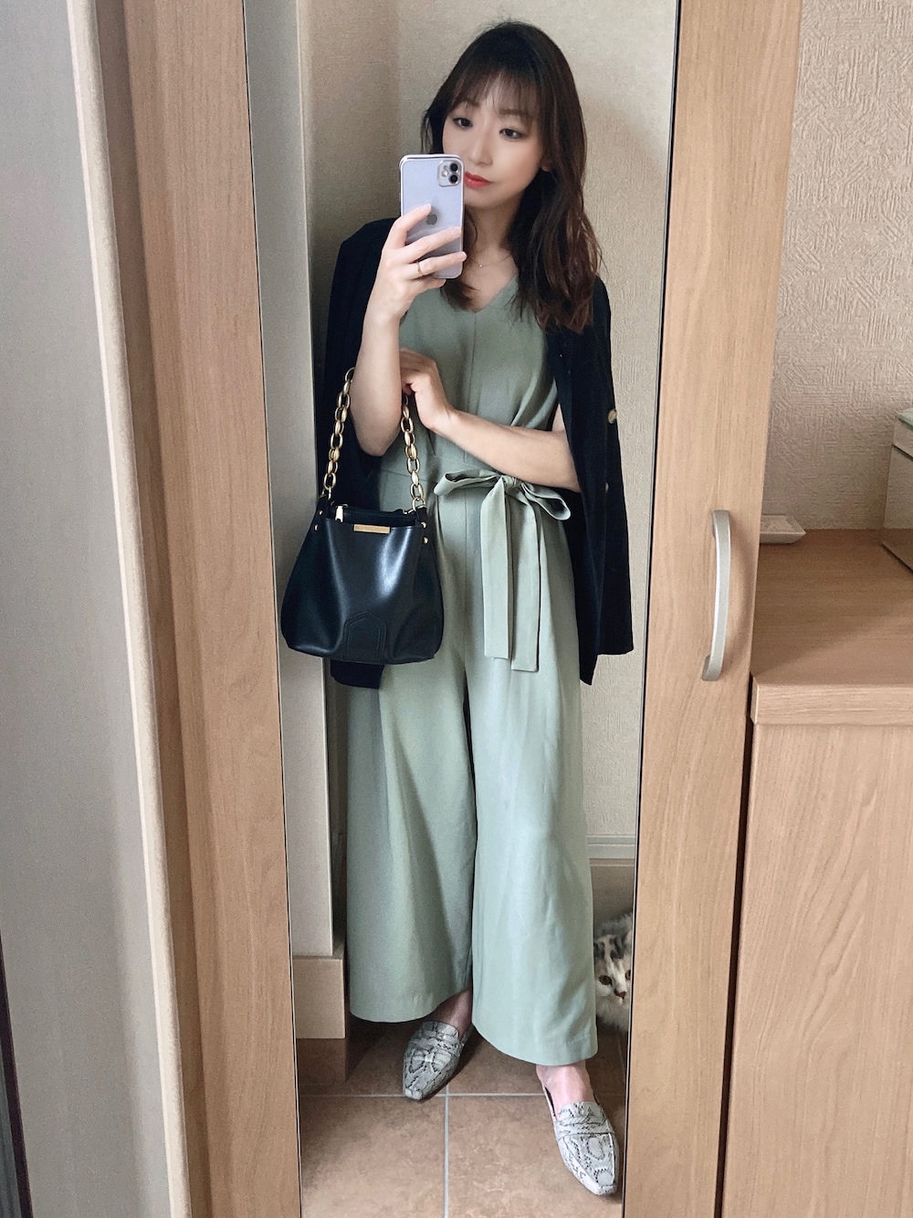 「休日スタイル、大人カジュアル、今日のコーデ、おしゃれさんと繋がりたい、夏コーデ、きれいめカジュアル、キレイめ、グリーンコーデ、ママコーデ、グリーン、シンプル、シンプルコーデ」｜「NANO universeのAperi/サロペット（サロペット/オーバーオール、グリーン系）」を使った、asuka𓂃⸜♡⸝さん（レディース・163cm）の春コーディネートの1枚目の写真