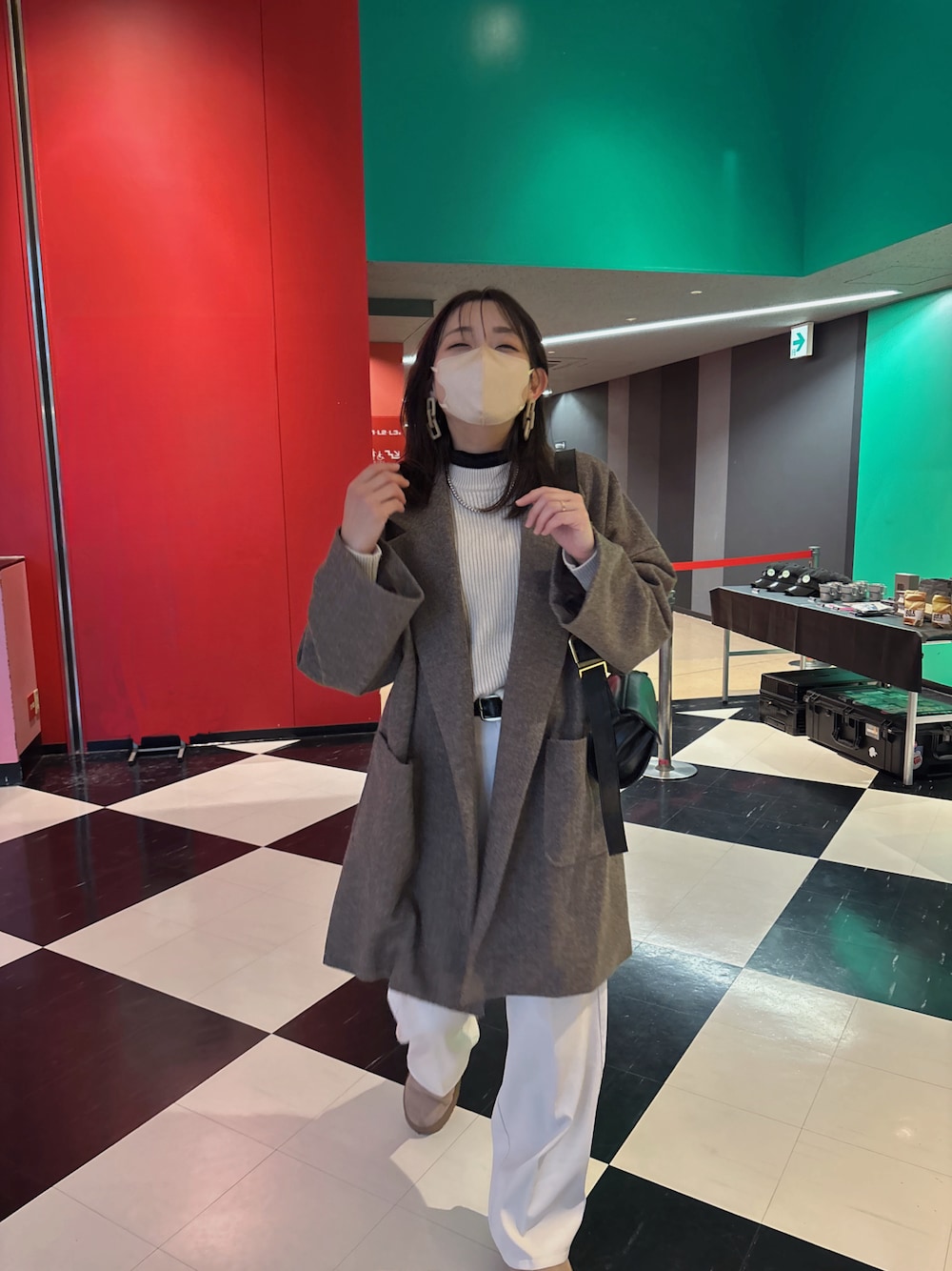 「プチプラ、ムートンブーツ、パンツスタイル、シンプル、GRL、タートルネック、淡色コーデ、ニット、カジュアル、ジャケットコート」｜「GRLのアイテム（ブーツ、ベージュ系）」を使った、asuka𓂃⸜♡⸝さん（骨格ウェーブ・レディース・163cm）の冬コーディネートの1枚目の写真