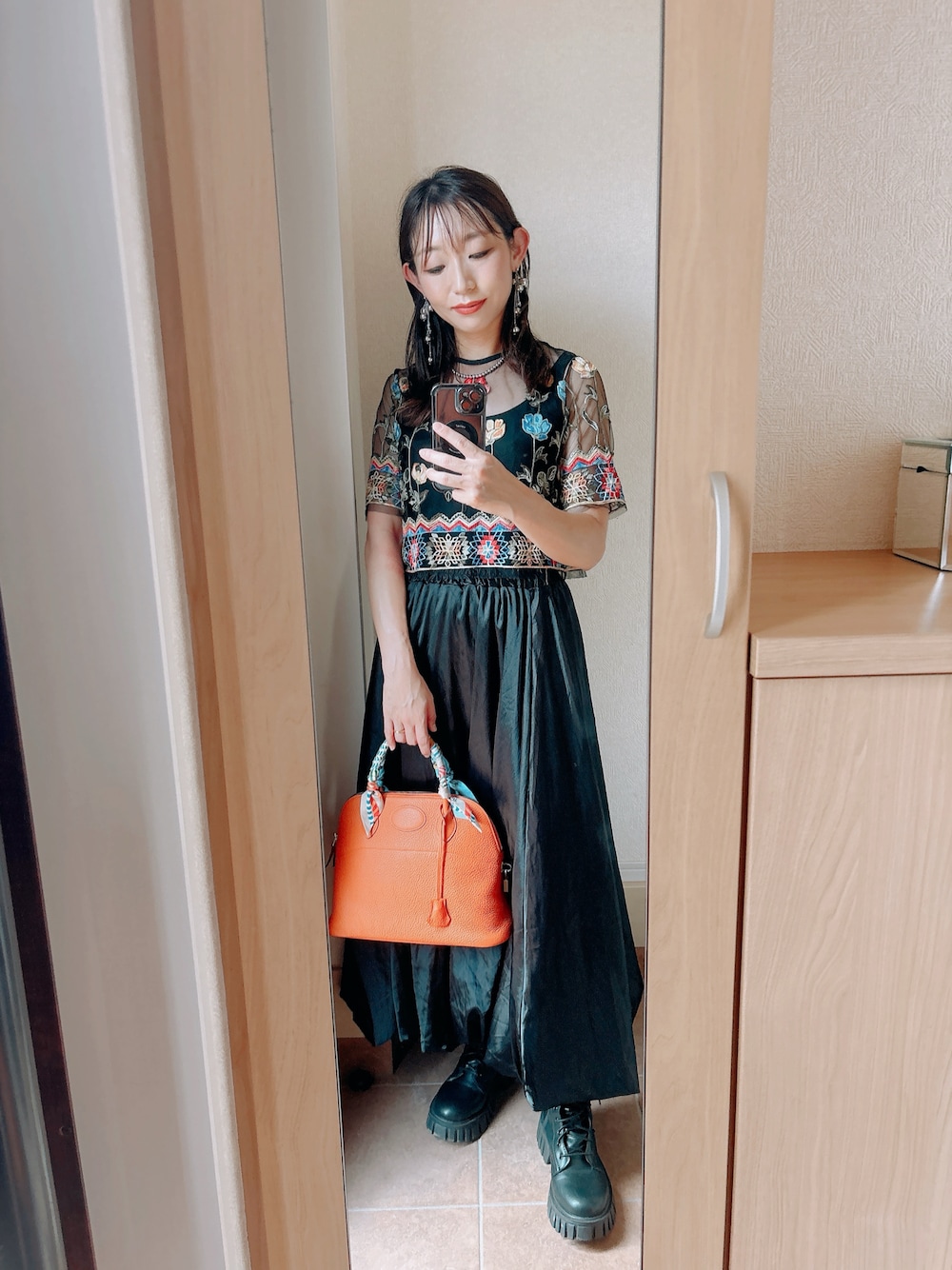 「SHEINのアイテム（トップス、ブラック系）」を使った、asuka𓂃⸜♡⸝さん（骨格ウェーブ・レディース・163cm）の秋コーディネートの1枚目の写真