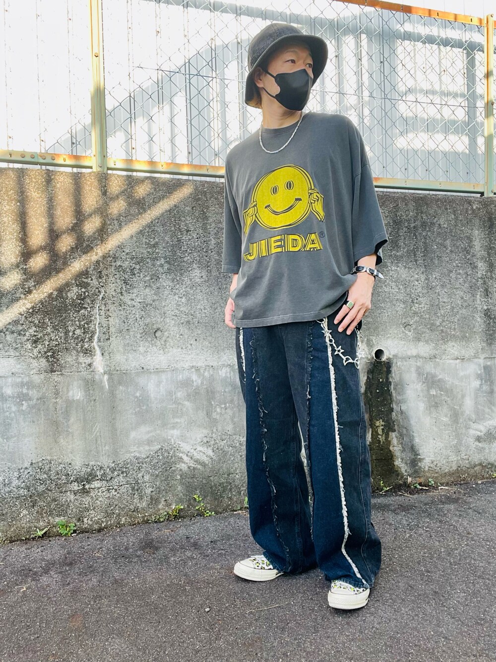 「デニム、デニムパンツ、Tシャツ、Tシャツ×デニム、シンプル、シンプルコーデ、ファッションを楽しもう」｜クリパン7.12さん（メンズ・169cm）の秋コーディネートの1枚目の写真
