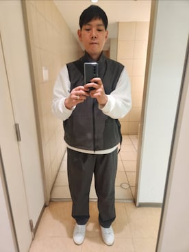 「FREAK'S STORE（フリークスストア）の速乾素材 リラックスフィット リネンライク ジップベスト リネン風 ホームケア（ベスト、グレー系）」を使った、shinn_akkunnさん（メンズ・180cm）の春コーディネート