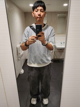 「GU（ジーユー）のアイテム（Tシャツ/カットソー、グレー系）」を使った、shinn_akkunnさん（メンズ・180cm）の秋コーディネート