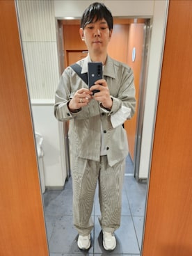 「GU（ジーユー）のアイテム（シャツ/ブラウス、ベージュ系）」を使った、shinn_akkunnさん（メンズ・180cm）の春コーディネート