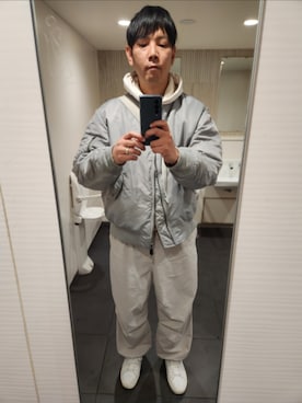 「GU（ジーユー）のアイテム（MA-1、シルバー系）」を使った、shinn_akkunnさん（メンズ・180cm）の春コーディネート