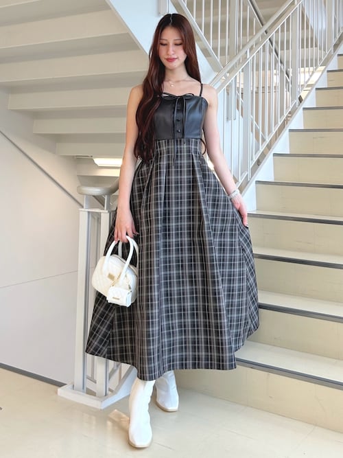 2025秋冬MERCURYDUOフェイクレザービスチェドッキングキャミワンピース