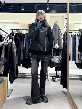 「PAGEBOY（ページボーイ）のプラットチャンキースニーカー（スニーカー、ブラック系）」を使った、あちさん（レディース・168cm）の秋コーディネート