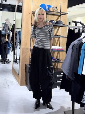 「PAGEBOY（ページボーイ）のZIPタックカーゴパンツ【裾ドローコード付き】（休閒短褲、ブラック系）」を使った、あちさん（レディース・168cm）の夏コーディネート