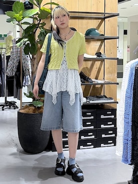 「PBLIM（ページボーイリム）の《UNISEX》ワイドハーフパンツ　レオパード/リアルツリー（デニムパンツ、ブルー系）」を使った、あちさん（レディース・168cm）の春コーディネート
