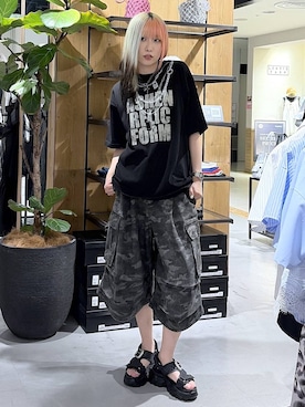 「PBLIM（ページボーイリム）の《UNISEX》トロンプルイユT（Tシャツ/カットソー、ブラック系）」を使った、あちさん（レディース・168cm）の夏コーディネート