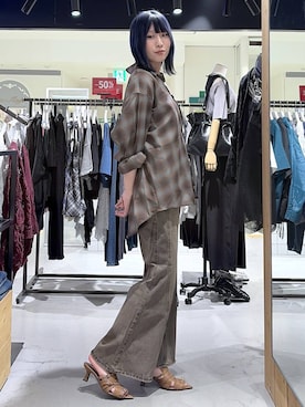 「PAGEBOY（ページボーイ）のオンブレチェックシャツ/チェックシャツ【2WAY仕様/シワになりにくい】（襯衫、ブラウン系）」を使った、あちさん（レディース・168cm）の夏コーディネート