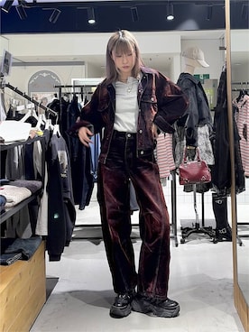 「アイテム（デニムパンツ、レッド系）」を使った、あちさん（レディース・168cm）の秋コーディネート