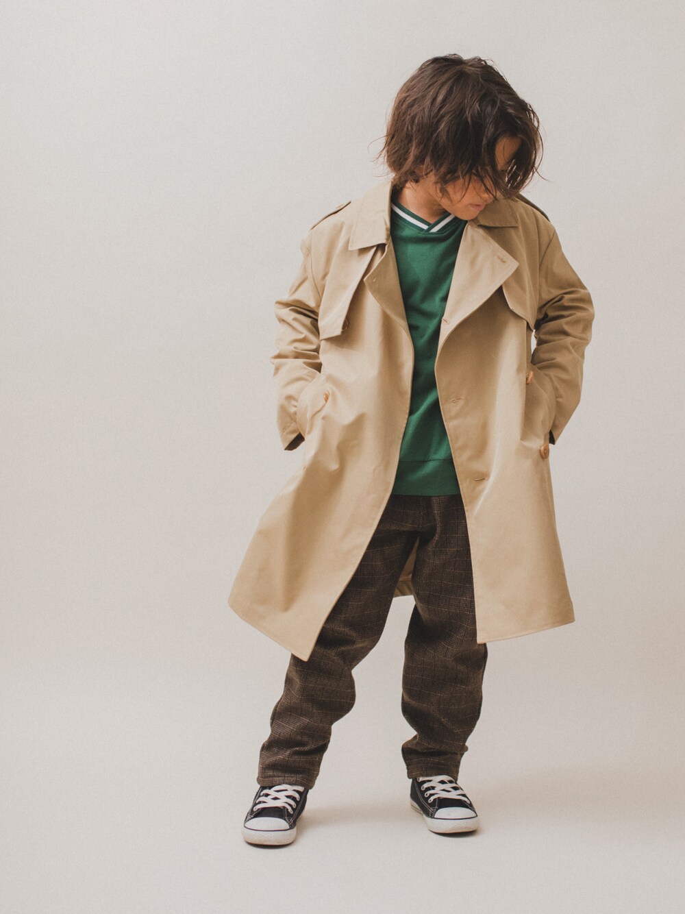 「キッズファッション、キッズコーデ、トレンチコート、ブラウンパンツ、ブラウンコーデ、ブラウン、converse、コンバース、秋コーデ、秋冬コーデ、男の子、きれいめカジュアル、PR」｜「tinymanonのアイテム（パンツ、ブラウン系）」を使った、allen19.ppさん（キッズ・120cm）の秋コーディネートの1枚目の写真