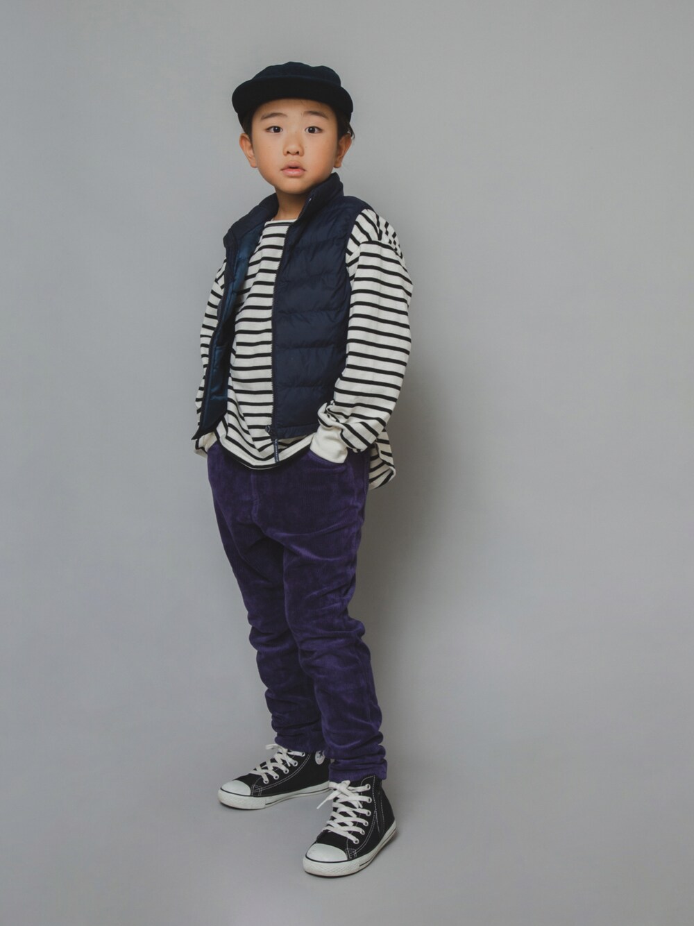 「コーデュロイ、BEAMS、tiny manon、northface、ダウンジャケット、キャップ、コーデュロイパンツ、コンバース、converse、キッズコーデ、バースデイ、男の子コーデ、秋コーデ、ボーダー、PR」｜「UNIQLOのアイテム（ダウンベスト、ブルー系）」を使った、allen19.ppさん（キッズ・125cm）の秋コーディネートの1枚目の写真
