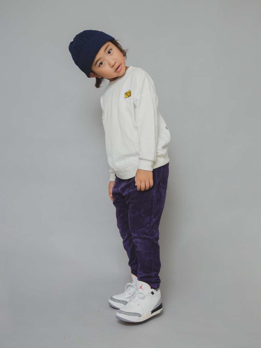 「ファッションを楽しもう、ジョーダン、男の子コーデ、冬コーデ、コーデュロイ、コーデュロイパンツ、AIR JORDAN 3 Retro、AIR JORDAN、男の子、トムとジェリー、ニット帽、スニーカー、トレーナー、秋冬コーデ、BEAMS」｜「BEAMS miniのアイテム（パンツ、パープル系）」を使った、allen19.ppさん（キッズ・125cm）の秋コーディネートの1枚目の写真