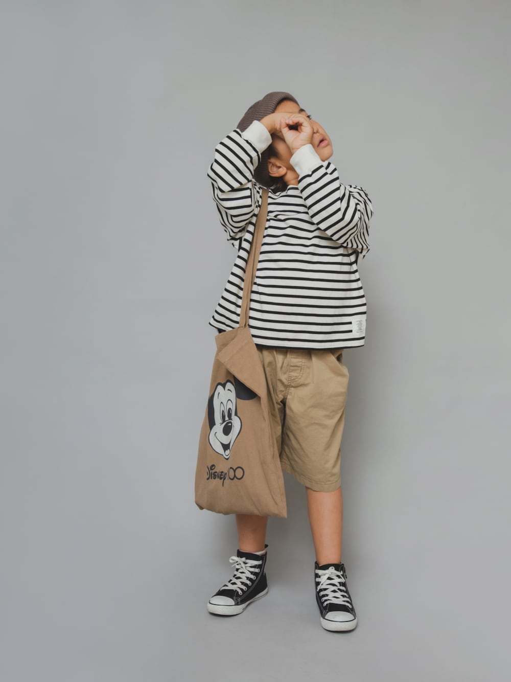 「ボーダートップス、ベージュコーデ、ベージュ、コンバース、秋コーデ、男の子コーデ、ハイカットスニーカー、converse、コーデュロイ、シンプルコーデ、トートバッグ、バースデイ、ゆるコーデ、wcj、ミッキー」｜「WCJのアイテム（トートバッグ、ブラウン系）」を使った、allen19.ppさん（キッズ・125cm）の秋コーディネートの1枚目の写真