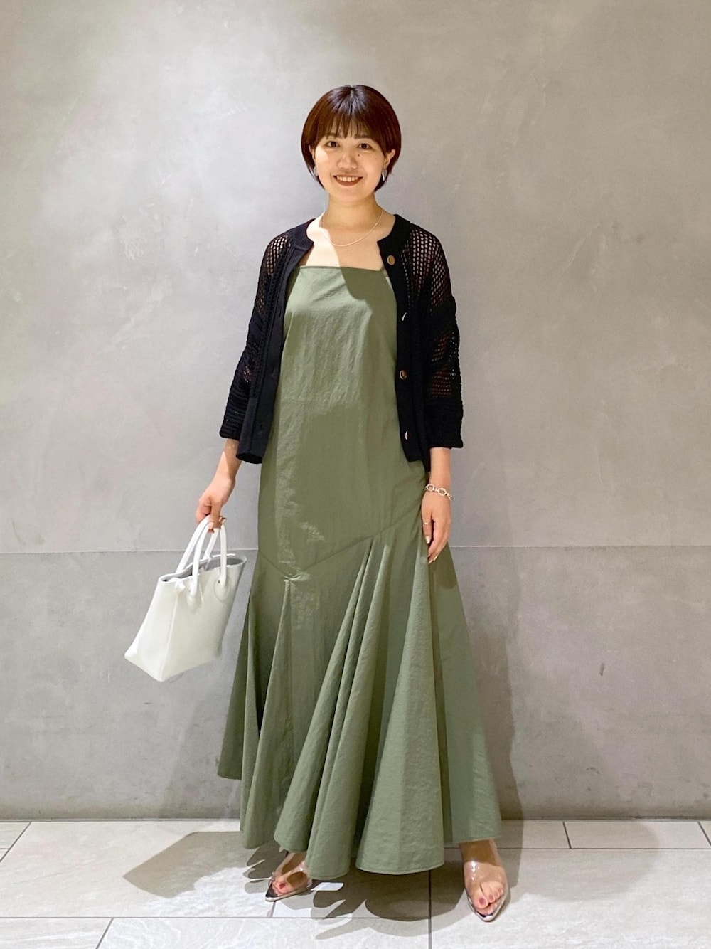 「イエベ春、イエベスプリング、カーディガン、ワンピース、キャミソールワンピース、ADAM ET ROPÉ、FEMME、骨格ストレート、イエベ、きれいめカジュアル、カジュアル、大人カジュアル、春コーデ、夏コーデ、春ファッション」｜「ADAM ET ROPE'のパターンメッシュカーディガン（カーディガン/ボレロ、ブラック系）」を使った、HORIKOSHIさん（レディース・158cm）の春コーディネートの1枚目の写真