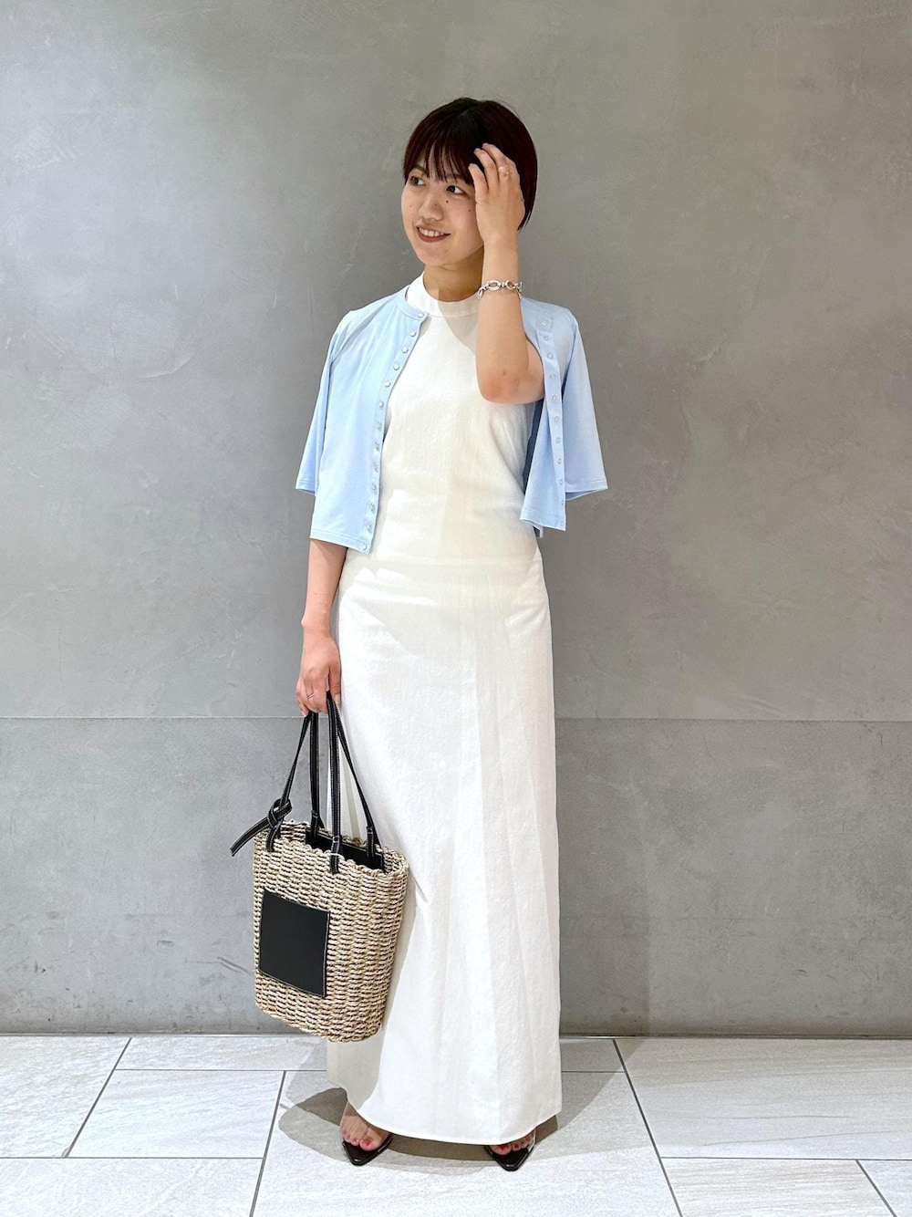 「イエベ春、イエベスプリング、ワンピース、sana、sana for ADAM ET ROPE、マキシ、タイト、キャミソール、タイトワンピース、ADAM ET ROPÉ、FEMME、SDGs、サステナブル、骨格ストレート、イエベ」｜「ADAM ET ROPE'の【sana for ADAM ET ROPE'】別注ホルターネックドレス（ワンピース、ホワイト系）」を使った、HORIKOSHIさん（レディース・158cm）の夏コーディネートの1枚目の写真