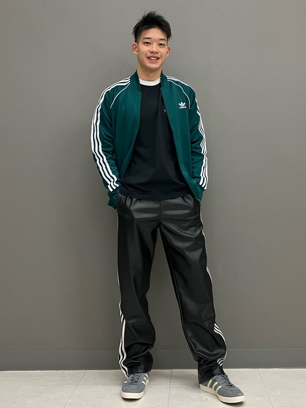 adidasフェイクレザー アディカラー トラックスーツパンツ 【公式通販】