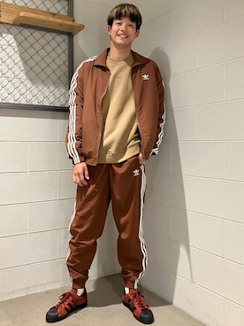 「アイテム（スウェットパンツ、ブラウン系）」を使った、YKさん（メンズ・177cm）の秋コーディネート