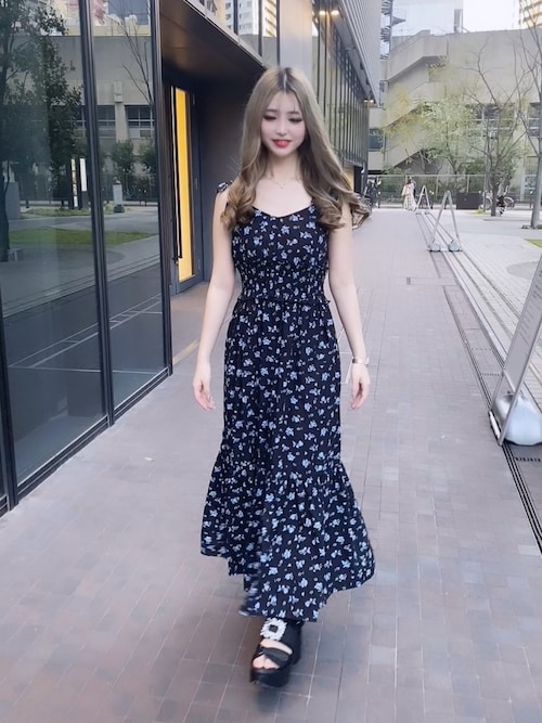 エポカ★美品★黒地に 花柄 ノースリーブ★肩リボンワンピース エポカ☆黒地に 花柄 ノースリーブ☆肩リボンワンピース