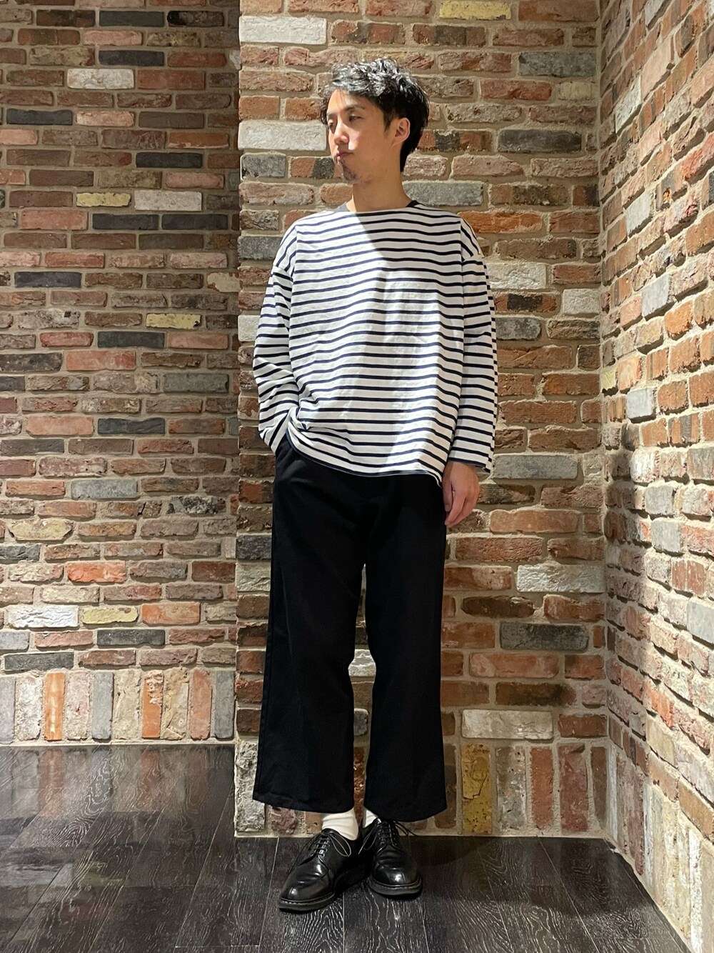 「お出かけコーデ、シンプルコーデ、カジュアル、リラックススタイル、ワイドパンツ、休日スタイル、今日のコーデ、ootd、ゆるコーデ、モノトーン、ボーダー、古着MIX、きれいめカジュアル、革靴、シンプルスタイル」｜「Le Minorのアイテム（Tシャツ/カットソー、ホワイト系）」を使った、Makiさん（メンズ・168cm）の夏コーディネートの1枚目の写真