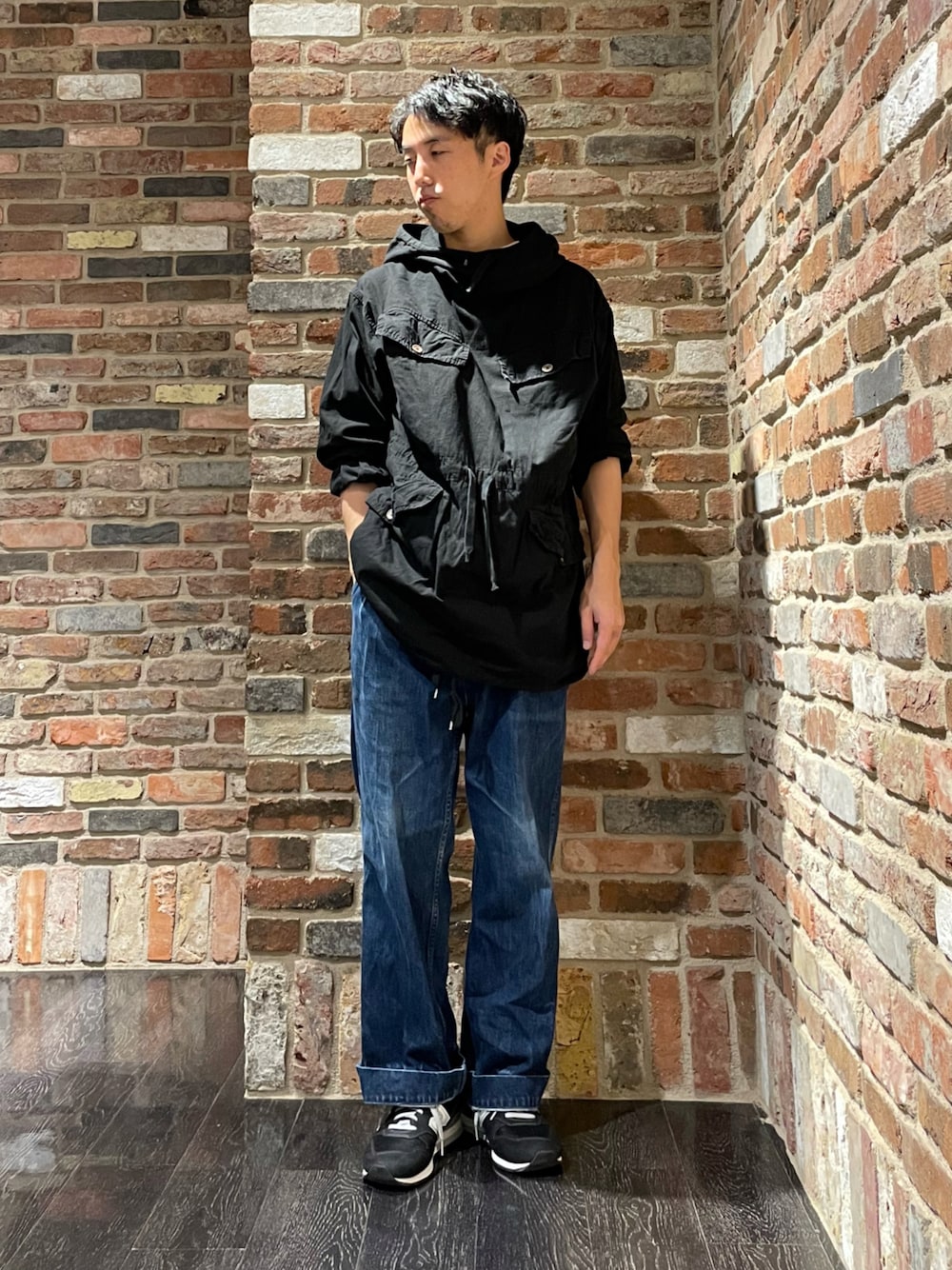 「オトナカジュアル、カジュアルコーデ、メンズファッション、デニム、古着、ミリタリー、パーカー、スニーカー、スニーカーコーデ、古着MIX、ビッグシルエット」｜「VINTAGEのアイテム（パーカー、ブラック系）」を使った、Makiさん（メンズ・168cm）の夏コーディネートの1枚目の写真