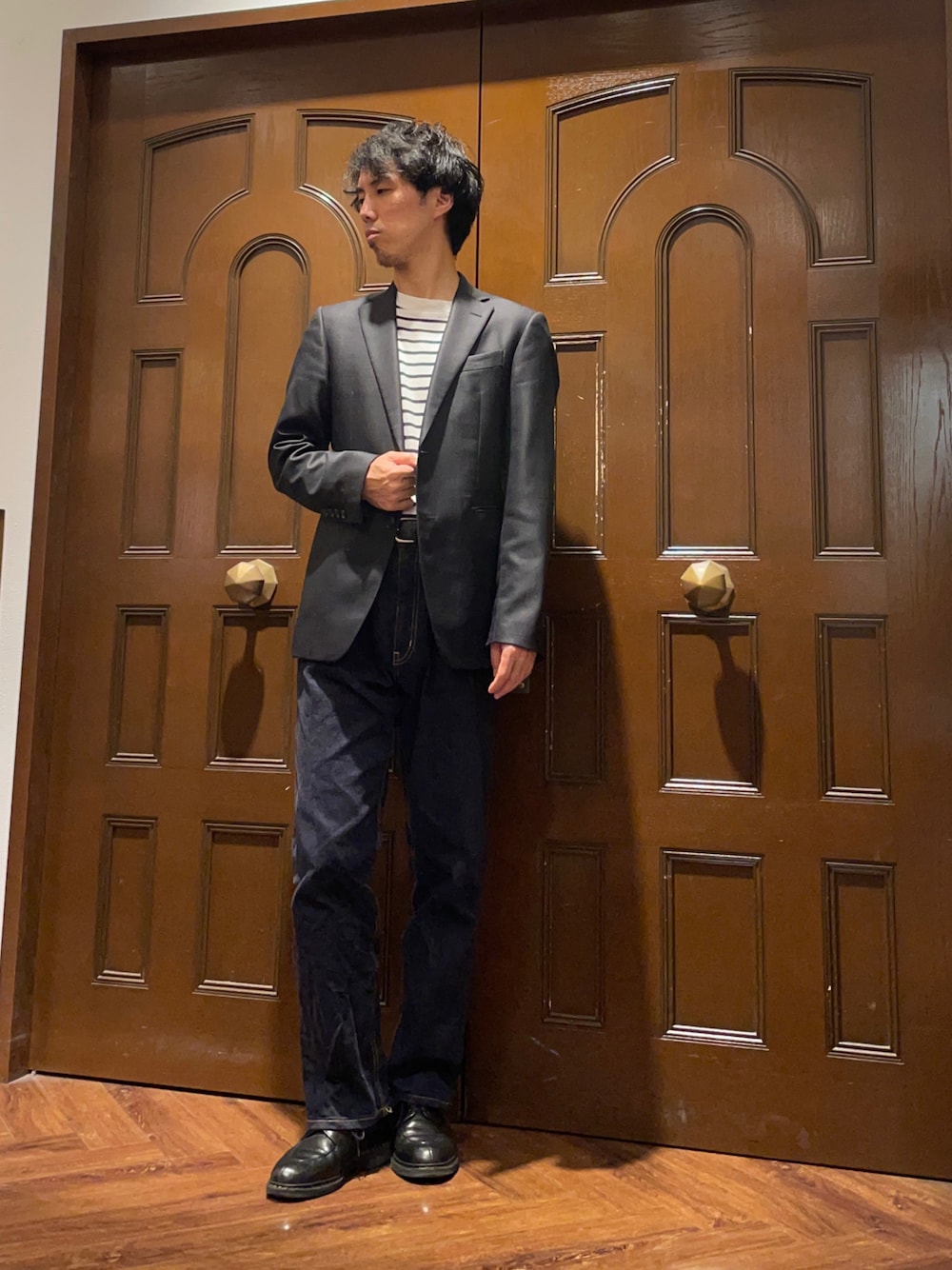 「きれいめカジュアル、シンプルコーデ、オトナカジュアル、休日コーデ、テーラードジャケット、秋コーデ、デニム、ボーダー、革靴、タックイン、ジャケット、休日スタイル」｜「JAMA RICOのアイテム（テーラードジャケット、ブラック系）」を使った、Makiさん（メンズ・168cm）の秋コーディネートの1枚目の写真