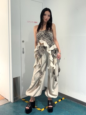 「GYDA（ジェイダ）のLEOPARD HEM DRAPE EDGEベアTOPS（チューブトップ、ホワイト系）」を使った、YUKIさん（レディース・164cm）の春コーディネート
