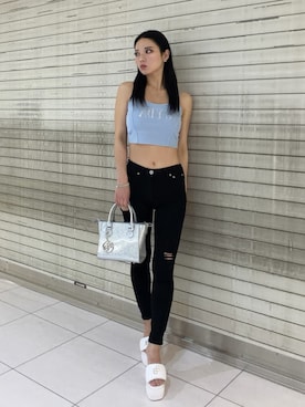 「GYDA（ジェイダ）のGYDA bijouラメニットビスチェ（キャミソール、ブルー系）」を使った、YUKIさん（レディース・164cm）の春コーディネート