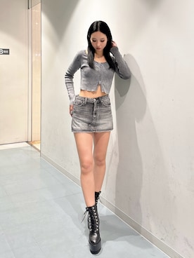 「GYDA（ジェイダ）のGG bijou ZIPブリーチニットショートトップス（ニット/セーター、ブルー系）」を使った、YUKIさん（レディース・164cm）の春コーディネート