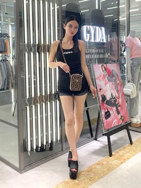 「GYDA（ジェイダ）のBASICチャンキーサンダル（サンダル、ブラック系）」を使った、YUKIさん（レディース・164cm）の夏コーディネート
