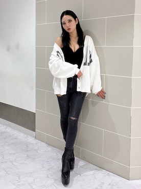 「GYDA（ジェイダ）のショルダーストラップリブベアビスチェ（キャミソール、ブラック系）」を使った、YUKIさん（レディース・164cm）の冬コーディネート