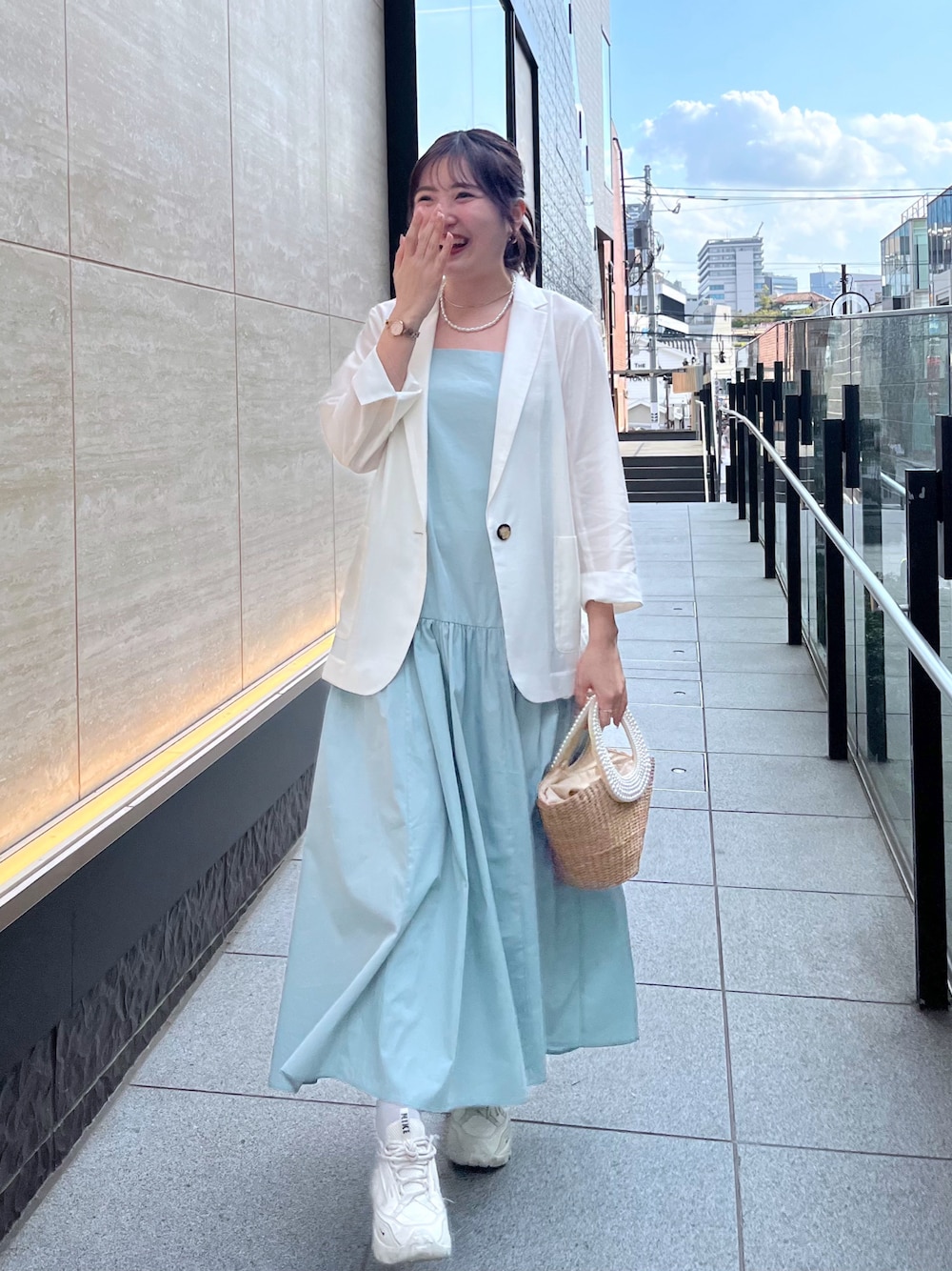 「La boutique BonBonのシアーライトジャケット（テーラードジャケット、ホワイト系）」を使った、minamiさん（レディース・157cm）の夏コーディネートの1枚目の写真