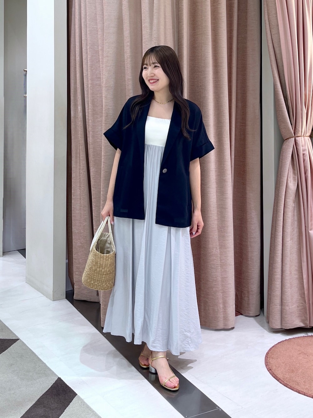 「メッシュ、メッシュジャケット、キャミワンピ、キャミワンピース、かごバッグ」｜「La boutique BonBonの【涼感抜群】メッシュハーフスリーブジャケット（その他アウター、ブルー系）」を使った、minamiさん（レディース・157cm）の夏コーディネートの1枚目の写真