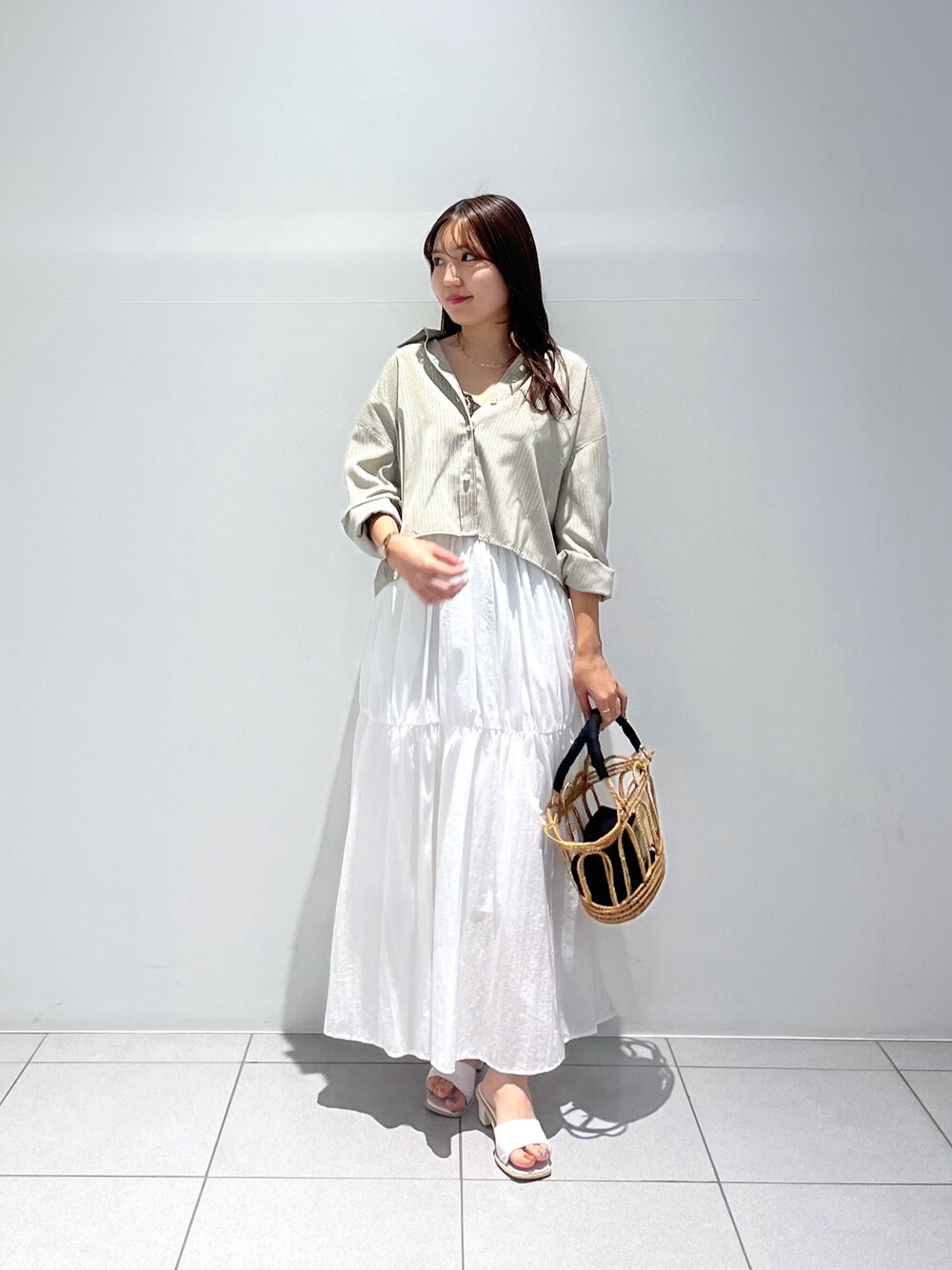 「La boutique BonBonのシアーナイロンティアードスカート（スカート、ホワイト系）」を使った、minamiさん（レディース・157cm）の夏コーディネートの1枚目の写真