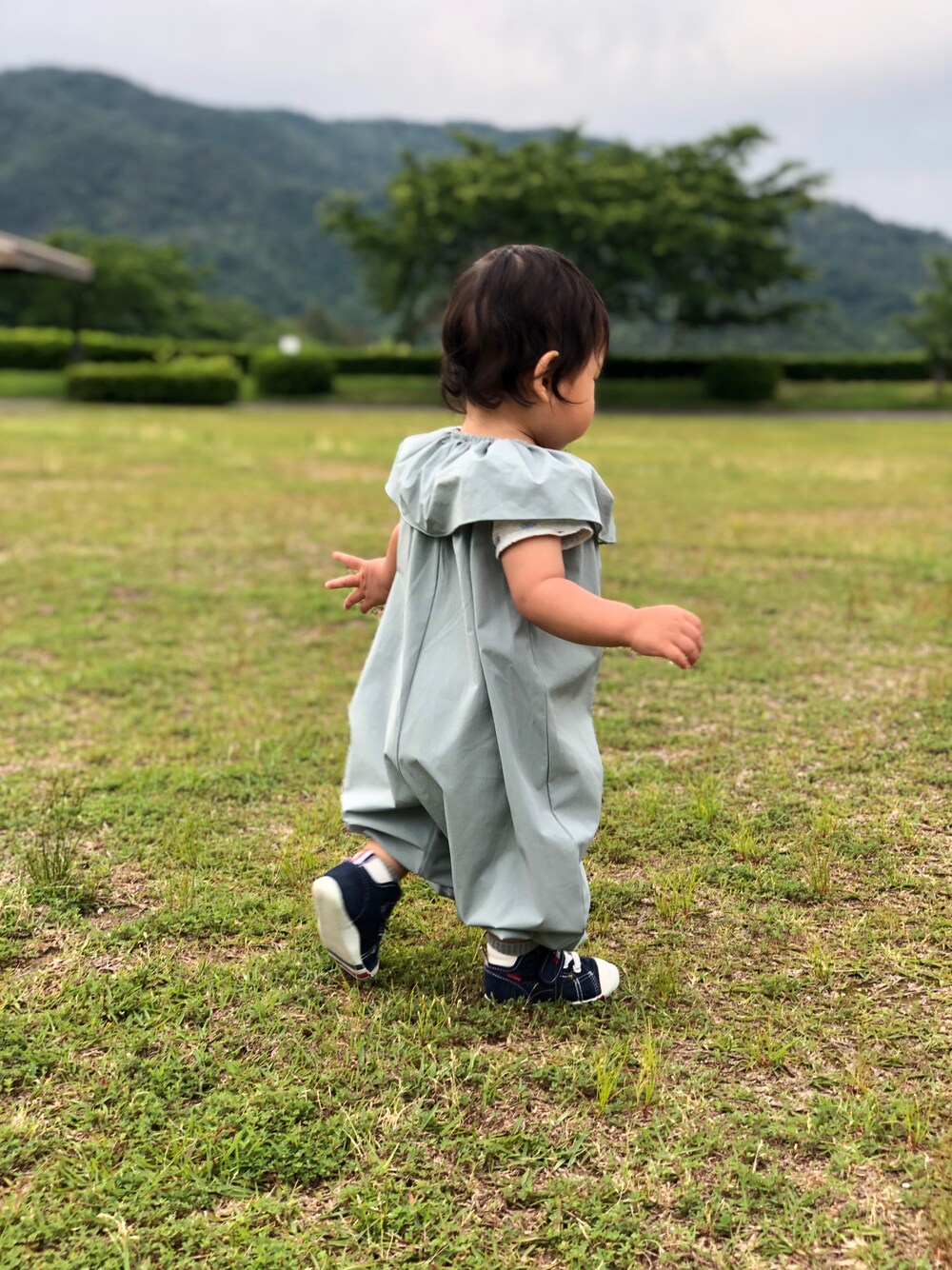 「公園、プレイウェア、オールインワン、一歳、一歳男の子」｜「MARLMARLのアイテム（オールインワン・サロペット、ブルー系）」を使った、mogumogumaruさん（キッズ・70cm）の夏コーディネートの1枚目の写真