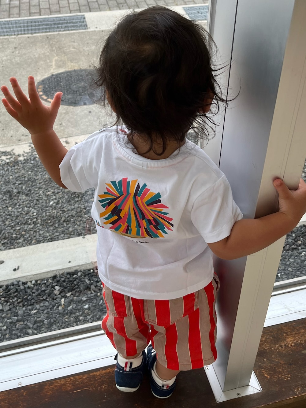 「お出かけコーデ、男の子コーデ、Tシャツコーデ、ポールスミス、一歳コーデ、個性的コーデ」｜「Paul Smithのアイテム（トップス、ホワイト系）」を使った、mogumogumaruさん（キッズ・80cm）の夏コーディネートの1枚目の写真