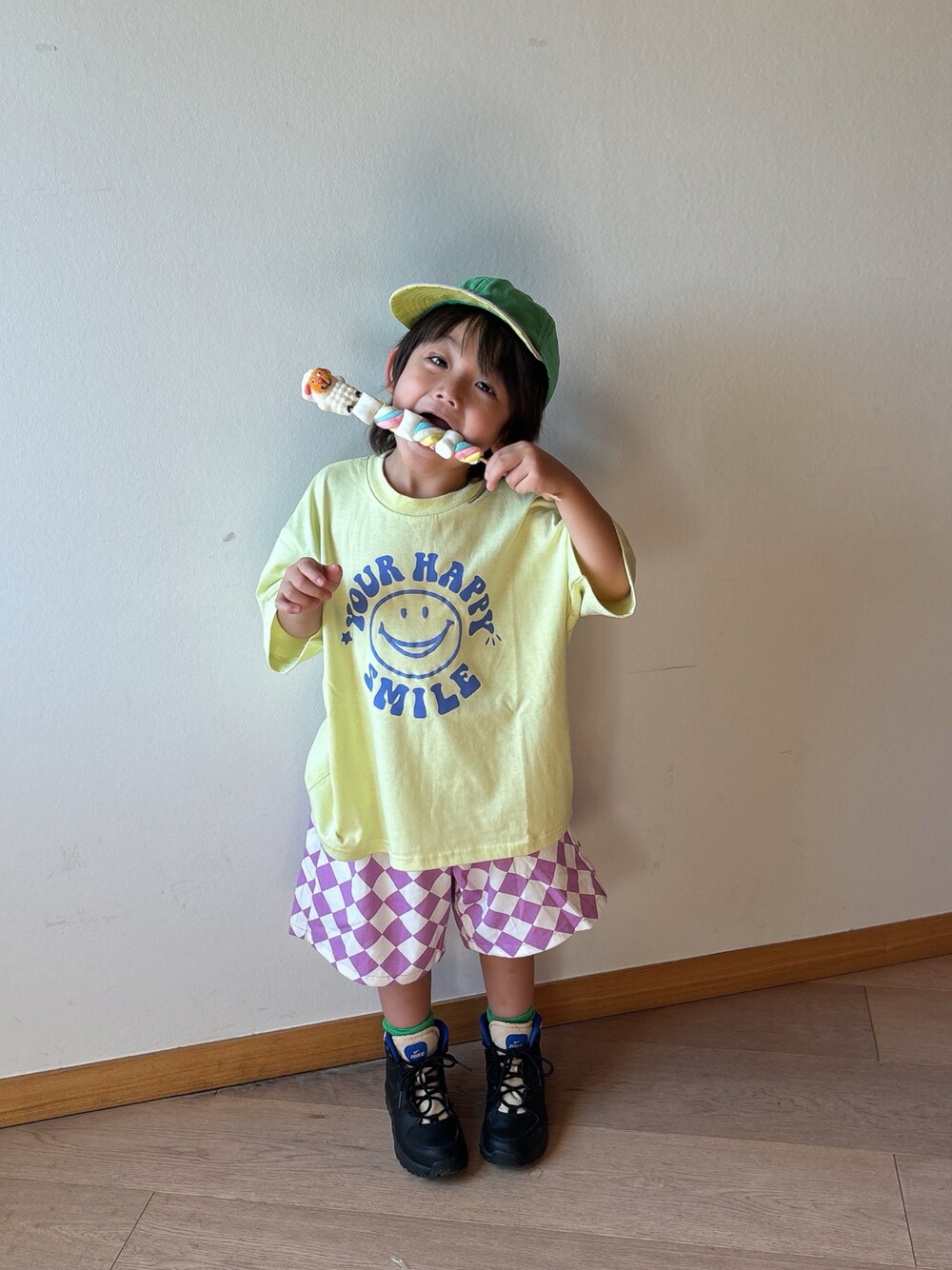 「ロゴT、PR、カラーコーデ、キッズコーデ、キッズファッション、キッズ服、テーマパークコーデ、おしゃれさんと繋がりたい、男の子コーデ、5歳男の子、プチプラ、Tシャツ、夏コーデ、ハーフパンツ、夏」｜「BREEZEの【20周年】HAPPY FO SMILE キャップ（キャップ、グリーン系）」を使った、ponnuさん（キッズ・100cm）の夏コーディネートの1枚目の写真