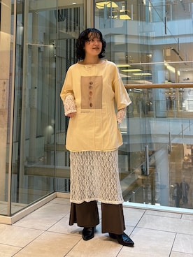 「KBF（ケイビーエフ）のピンタックフォトプリントTEE（Tシャツ/カットソー、イエロー系）」を使った、タカタニさん（レディース・149cm）の春コーディネート