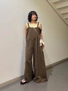 「KBF（ケイビーエフ）のレースオンピンタックサロペット（つなぎ/オールインワン、ブラウン系）」を使った、タカタニさん（レディース・149cm）の夏コーディネート