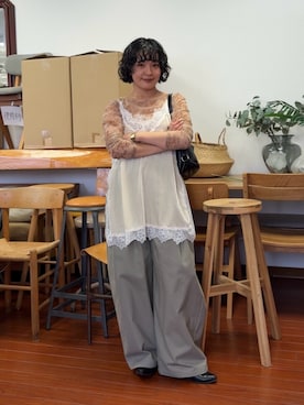 「KBF（ケイビーエフ）のサイドスリットシアーベロアTEE（Tシャツ/カットソー、ホワイト系）」を使った、タカタニさん（レディース・149cm）の夏コーディネート
