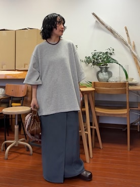 「KBF（ケイビーエフ）のバックオープンWIDEスウェット（スウェット、グレー系）」を使った、タカタニさん（レディース・149cm）の春コーディネート