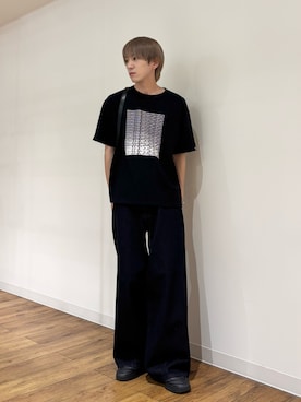 「SENSE OF PLACE by URBAN RESEARCH(センスオブプレイスバイアーバンリサーチ)の『別注』LOVE POP STUDIO×SENSE OF PLACE SHORT-SLEEVE T-SHIRTS(Tシャツ/カットソー、ブラック系)」を使った、りゅーとさん(メンズ・172cm)の春コーディネート